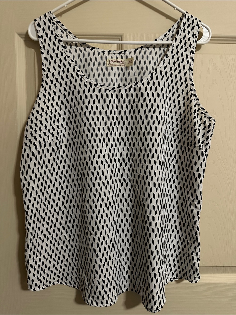 Faded Glory Black & White Printed Scoop Neck Camisole